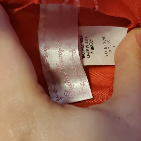 Red dress - Picture 3 of 3